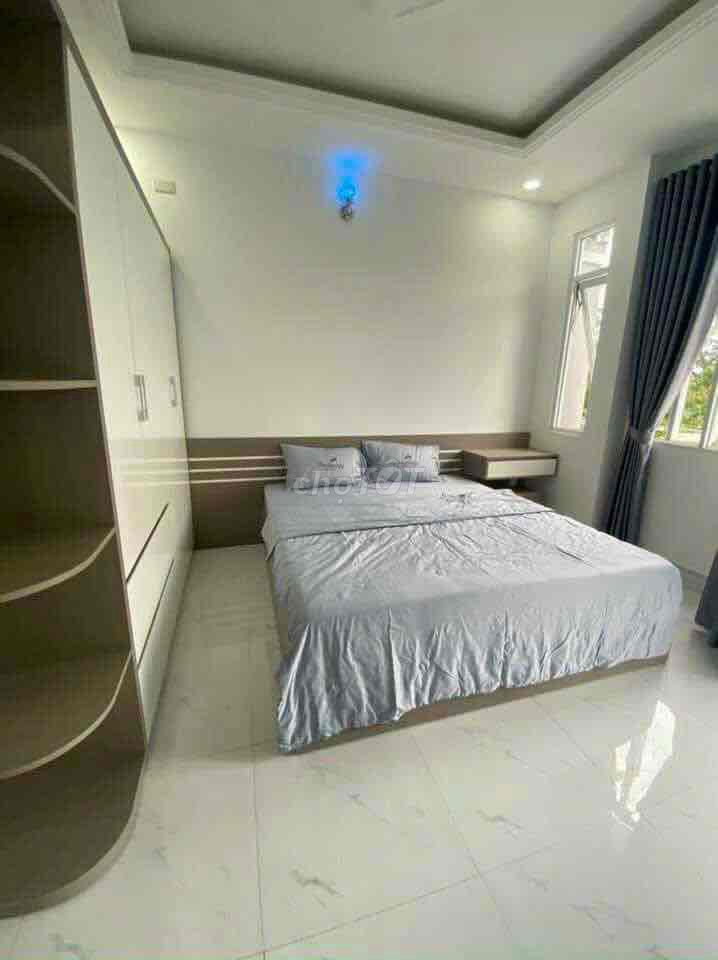 New house. Four bedrooms. Twelve million.
