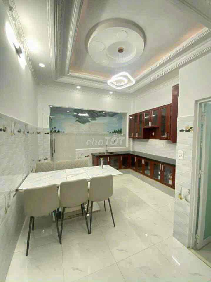 New house. Four bedrooms. Twelve million.