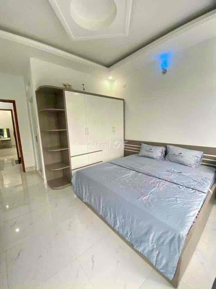 New house. Four bedrooms. Twelve million.