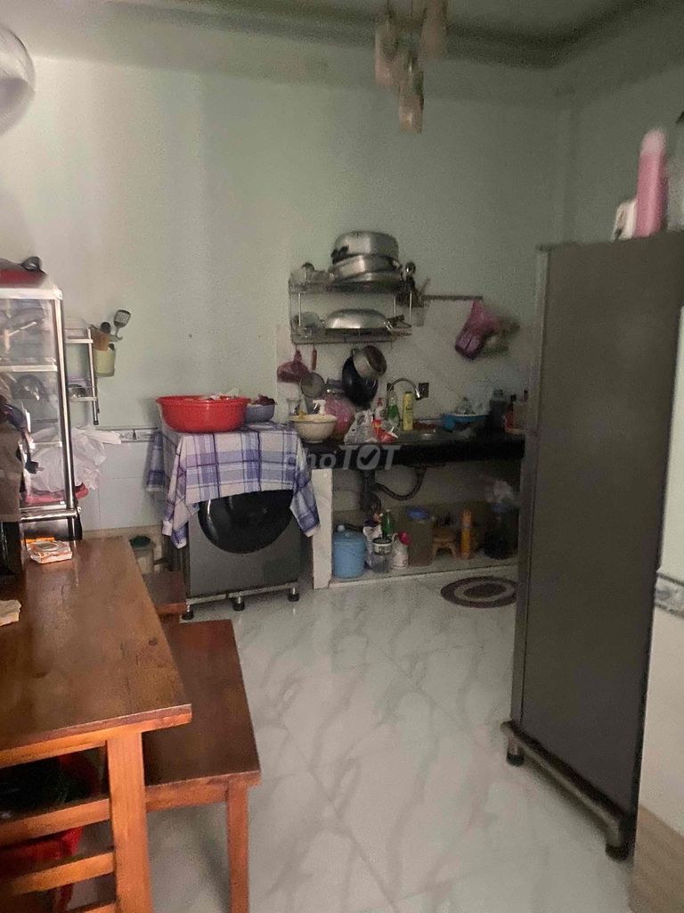 Renting clean new houses upstairs all the way through the traffic in the 26th.