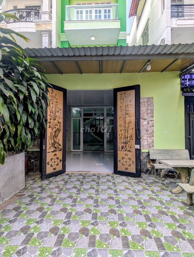 Rent the entire apartment. 1 st 3th floor-- 8 Mq0 alley.