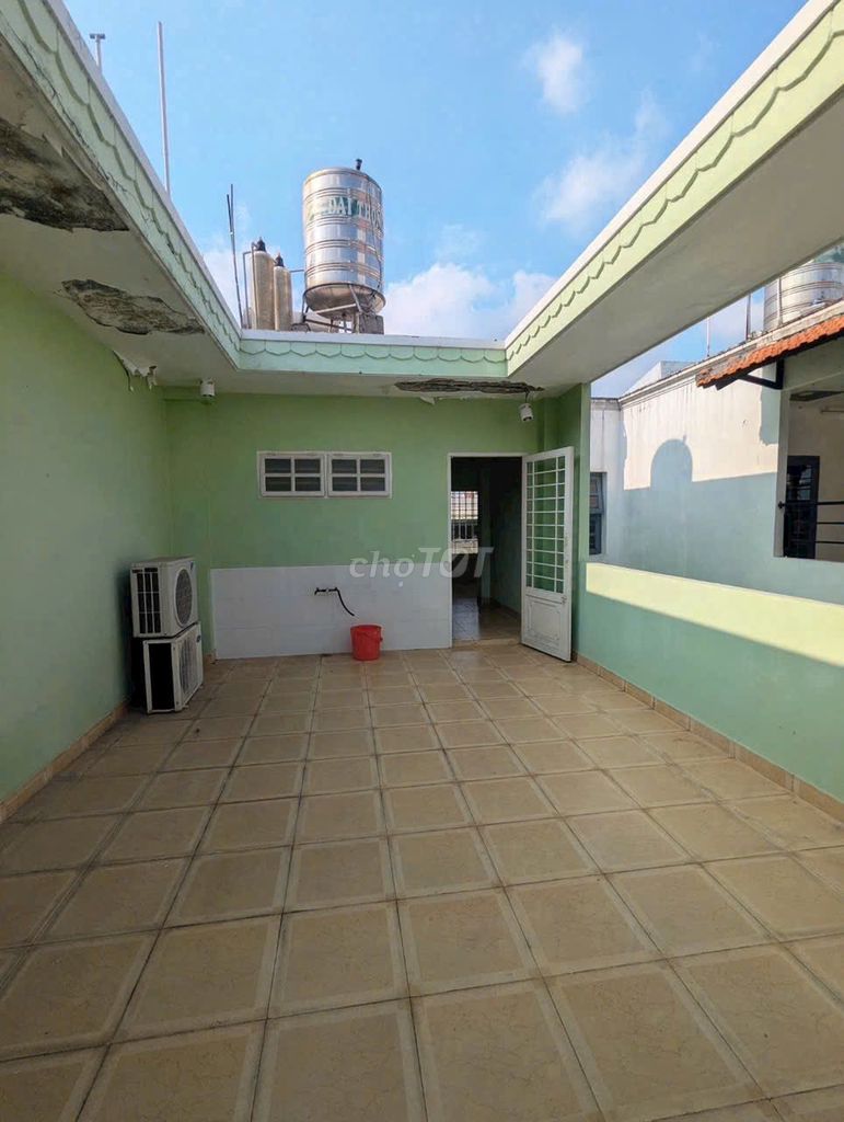 Rent the entire apartment. 1 st 3th floor-- 8 Mq0 alley.