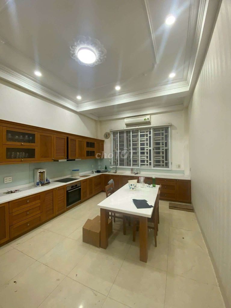 4 Lạc Long Quân Bedrooms District 11