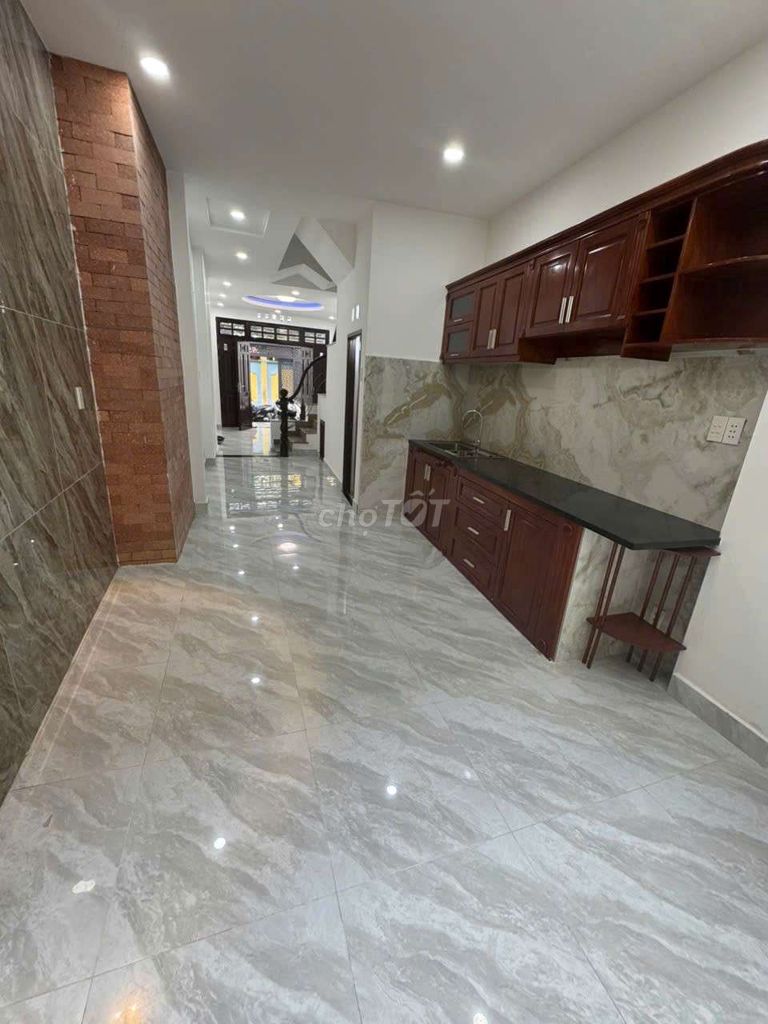 Nguyễn Thái Sơn area (4.5 x18 m) 3 new correctional paint floors hxt