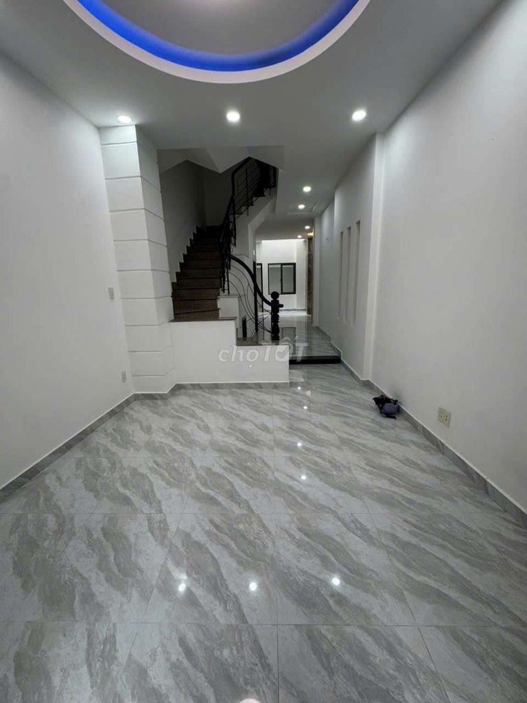 Nguyễn Thái Sơn area (4.5 x18 m) 3 new correctional paint floors hxt