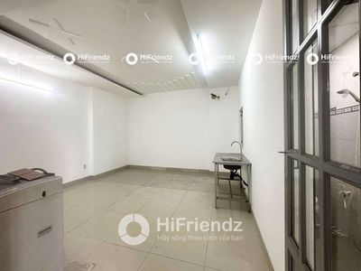 The student room is wide open, near the new Thoại Ngọc Hầu.