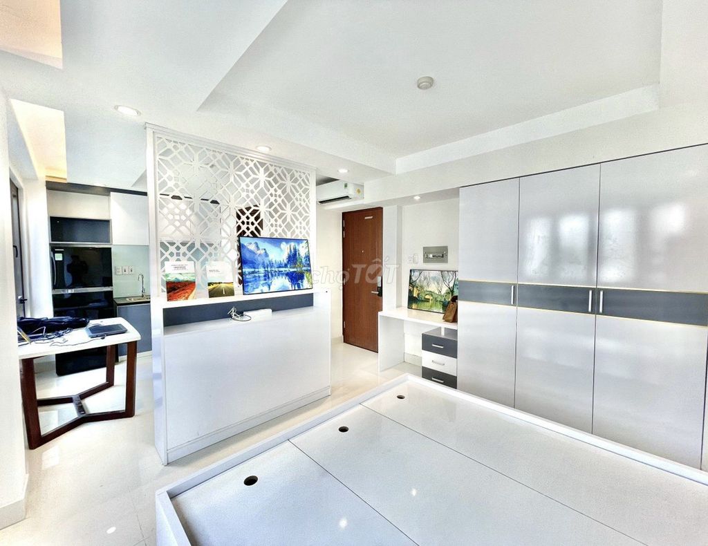 The entire interior room is in the newly built apartment.