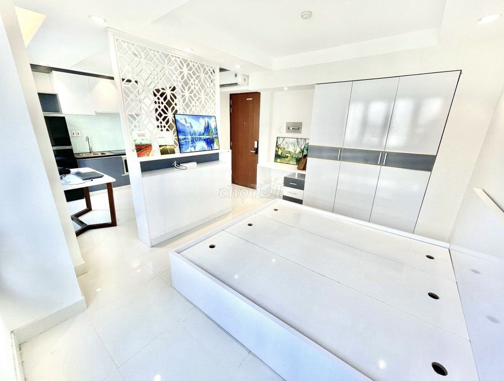 The entire interior room is in the newly built apartment.