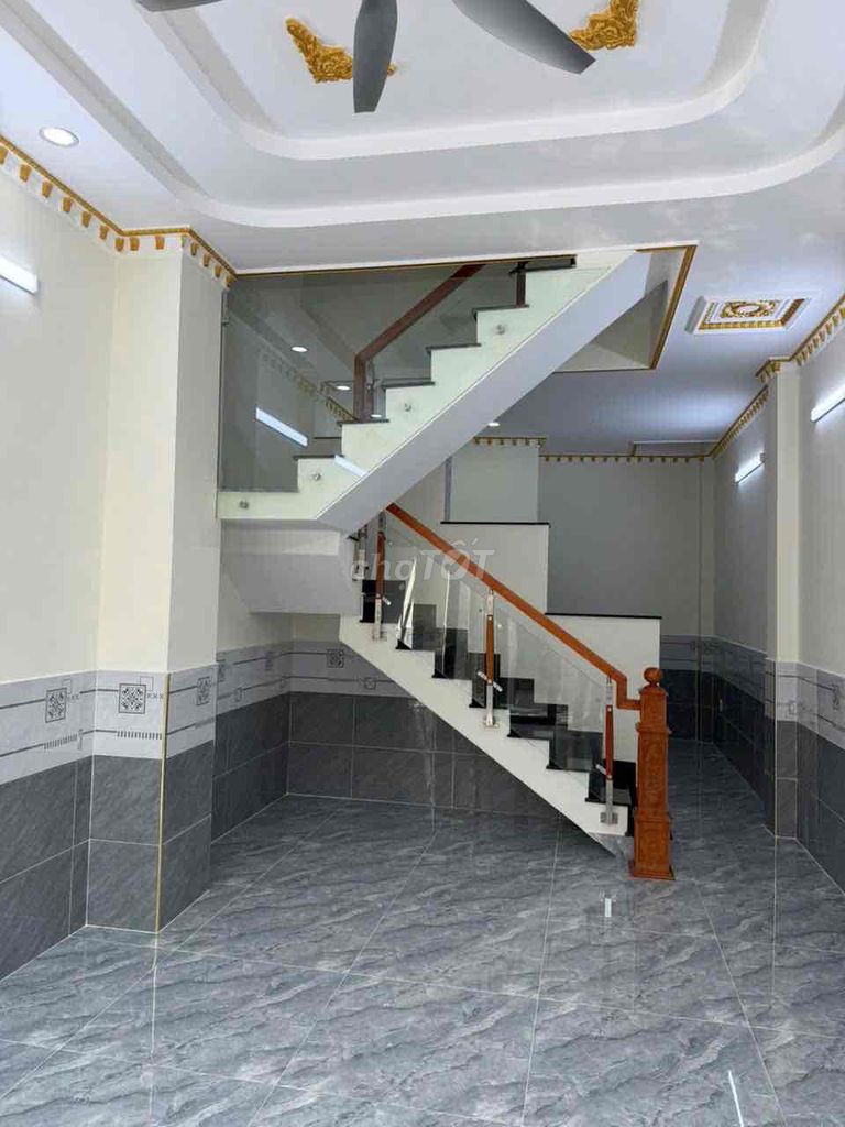 New house 100%(4 x14 M) is 9-bhh car alley 4th floor bedroom v to
