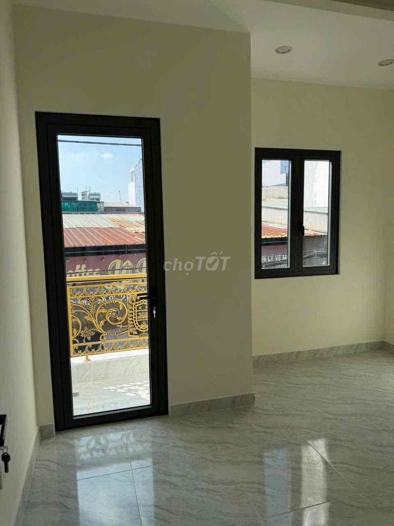 New house 100%(4 x14 M) is 9-bhh car alley 4th floor bedroom v to