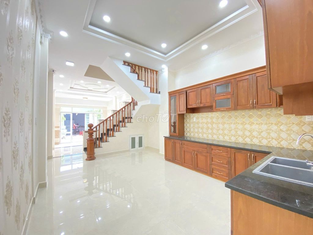 Quốc lộ 13 front house near the house defined tower