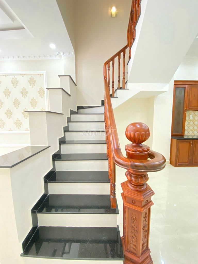 Quốc lộ 13 front house near the house defined tower