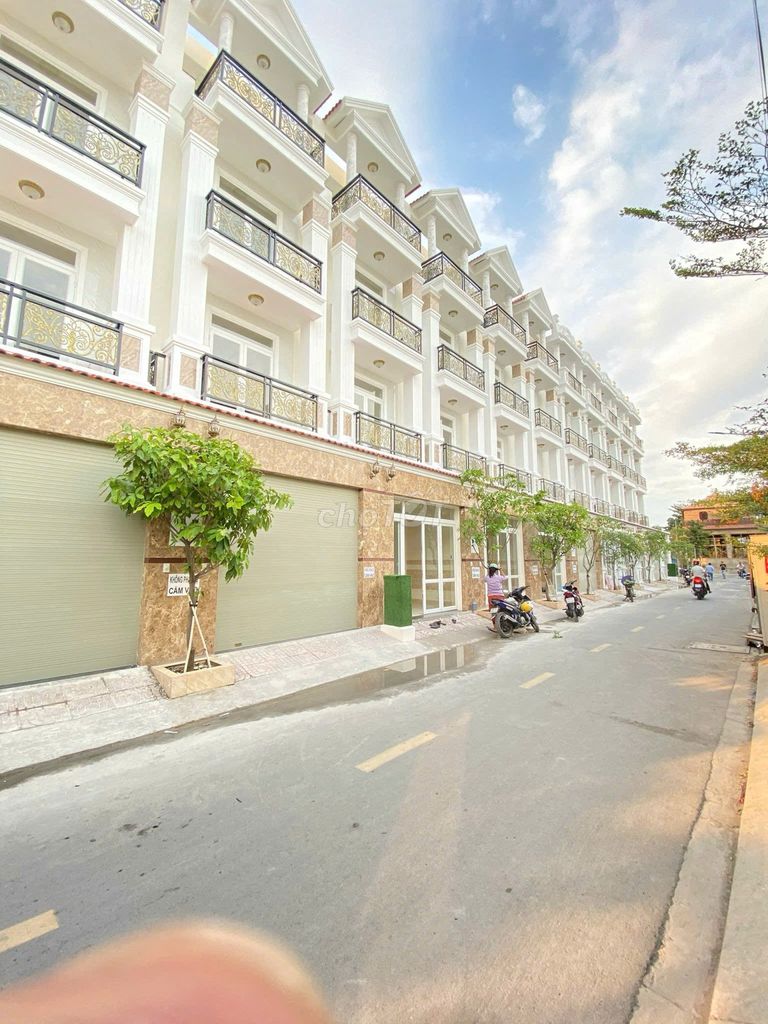 Quốc lộ 13 front house near the house defined tower