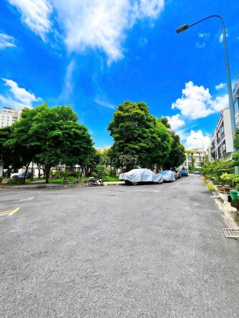 Rent Nguyễn Thượng Hiền complex -- Botalic-7 x20 meters-three floors.