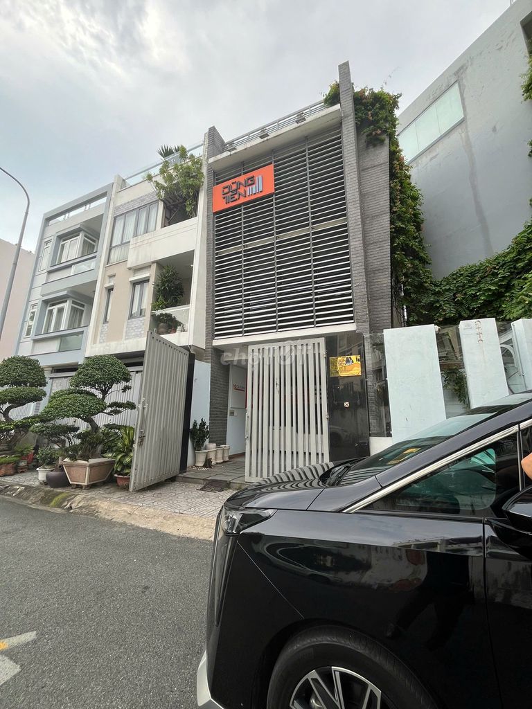 Rent Nguyễn Thượng Hiền complex -- Botalic-7 x20 meters-three floors.