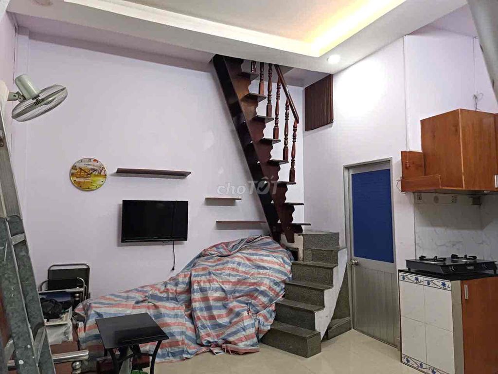 The new house is painting cheaply, Bùi Thế Mỹ.