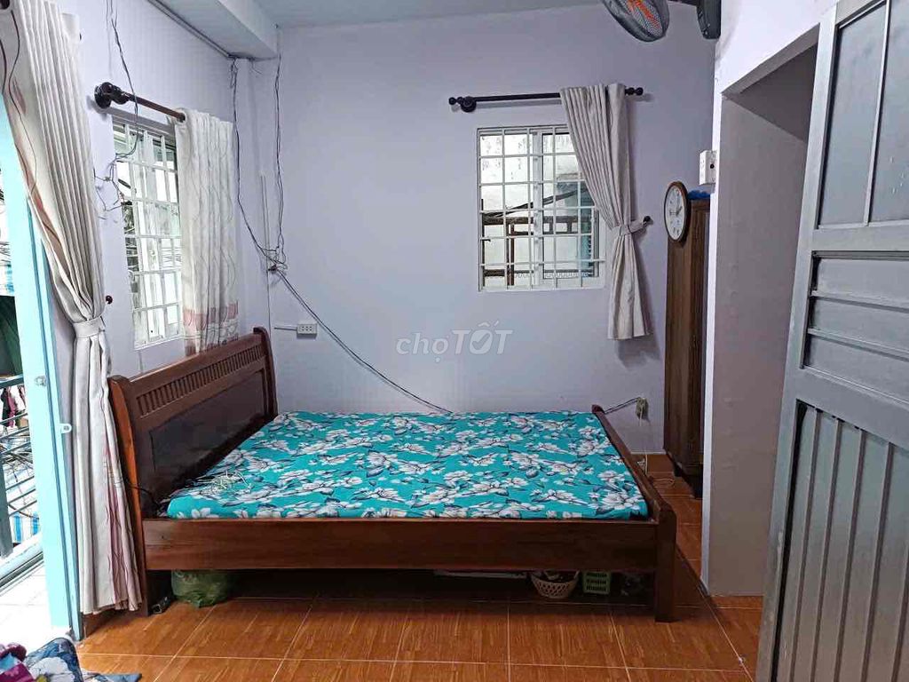 The new house is painting cheaply, Bùi Thế Mỹ.