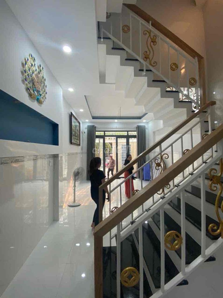 The 63mm through 8 m Lò Lu floors near Vin