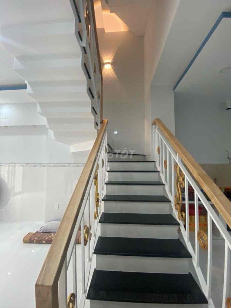 The 63mm through 8 m Lò Lu floors near Vin
