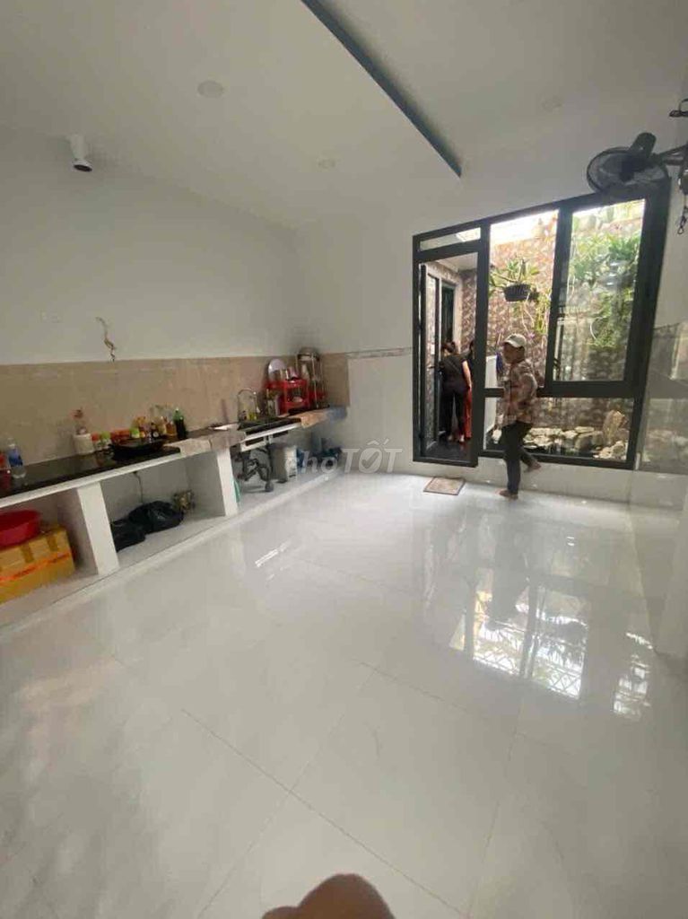 The 63mm through 8 m Lò Lu floors near Vin