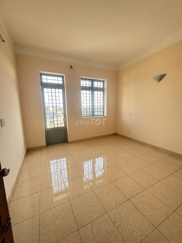 Rent a 4th floor four-story bedroom 3-foot toilets 60 meters away from Phạm Văn Đồng 50 meters