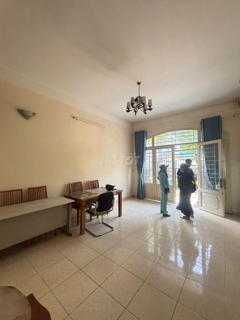Rent a 4th floor four-story bedroom 3-foot toilets 60 meters away from Phạm Văn Đồng 50 meters