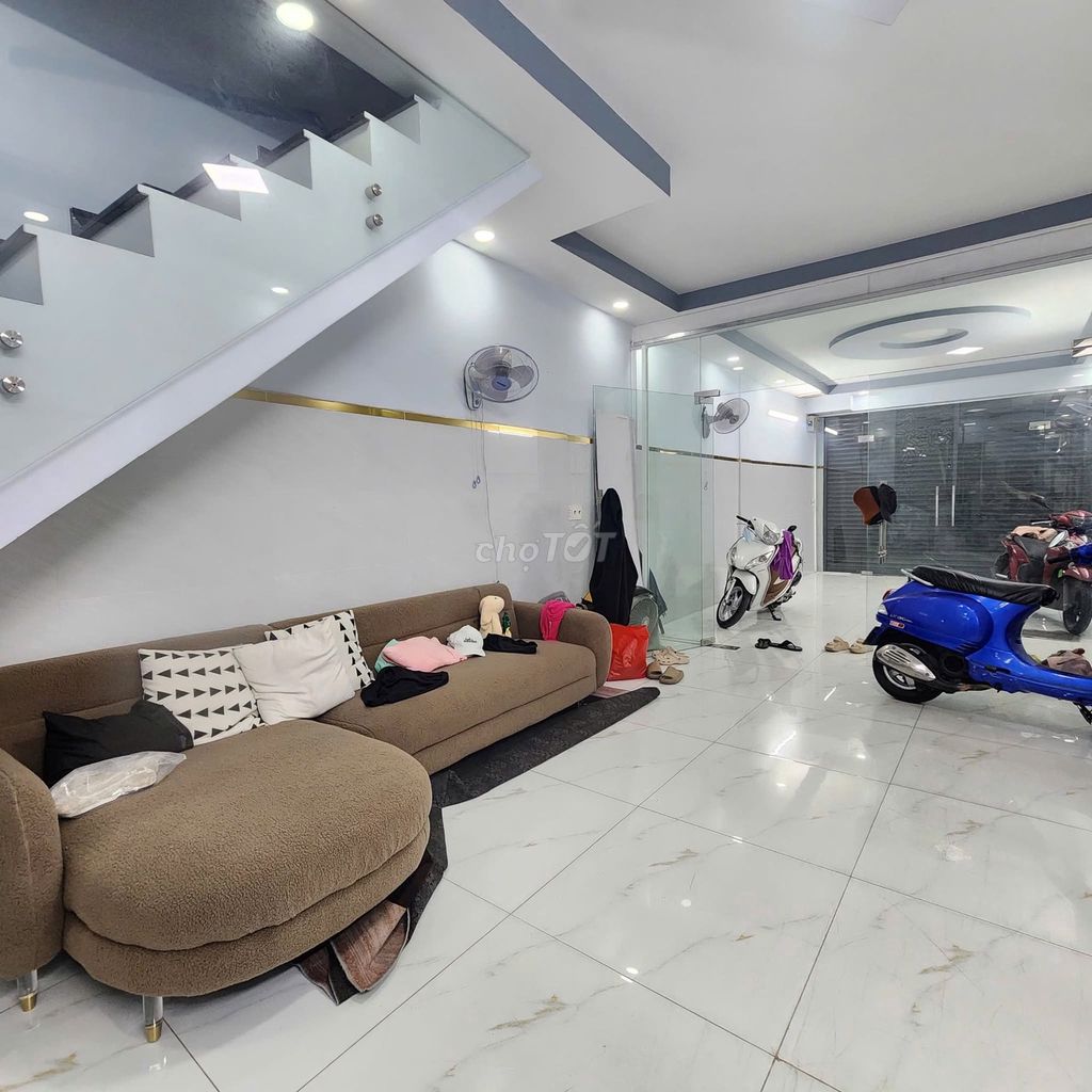 Rent a Hoàng Văn Thụ cash house, 4 meters x 30 meters, 4 5 bathrooms