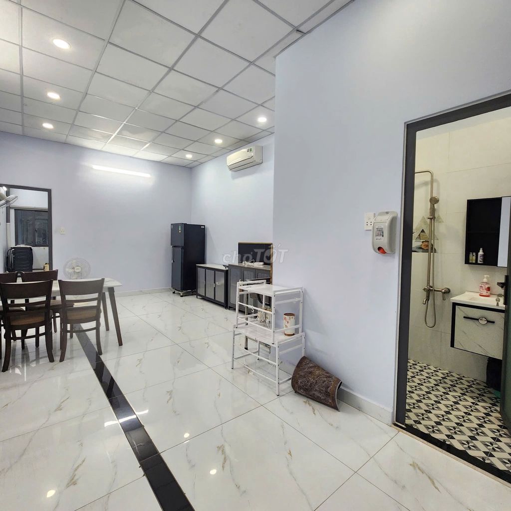 Rent a Hoàng Văn Thụ cash house, 4 meters x 30 meters, 4 5 bathrooms