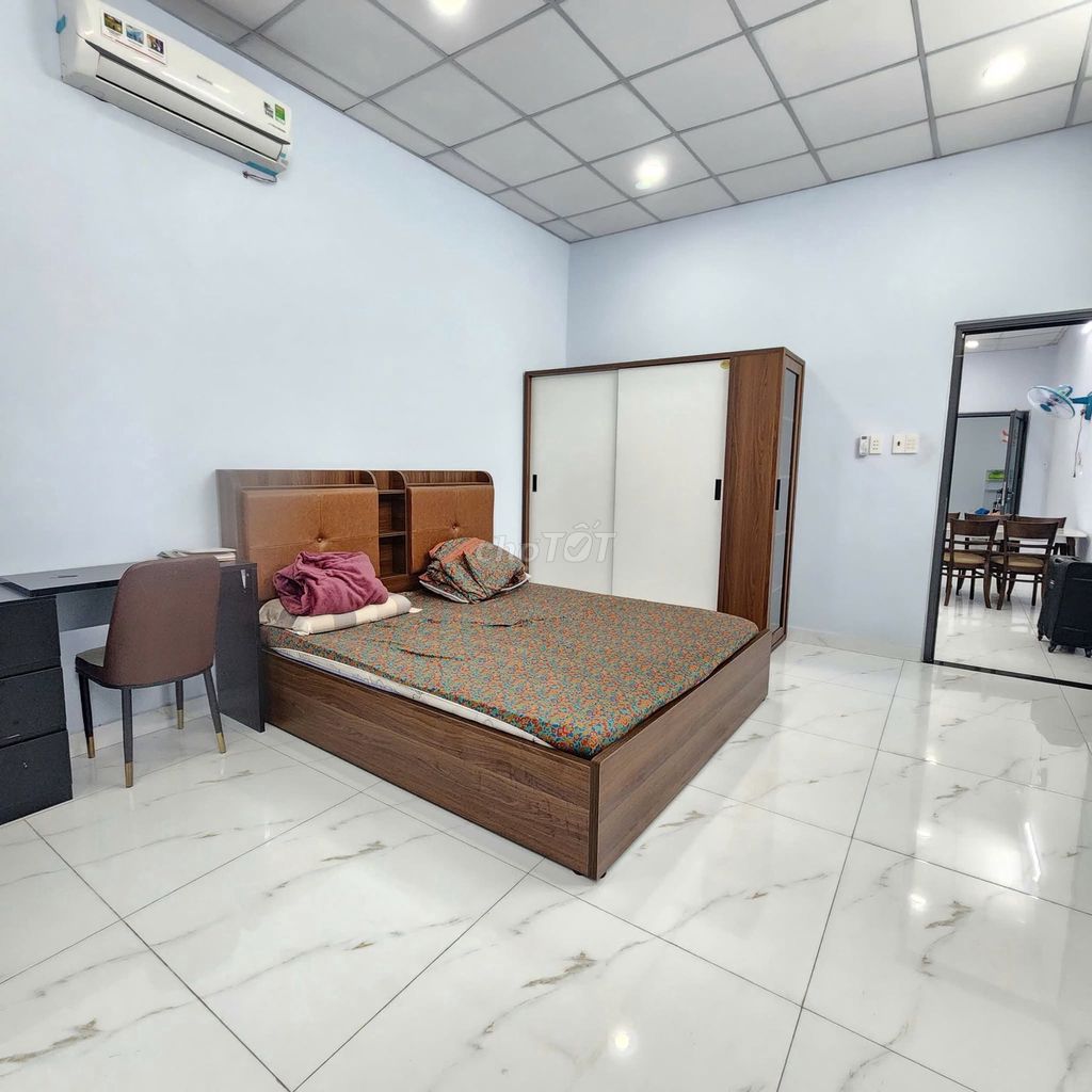 Rent a Hoàng Văn Thụ cash house, 4 meters x 30 meters, 4 5 bathrooms