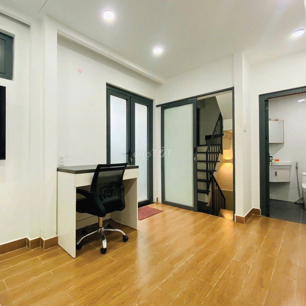 District 3 – 3 story root, 2 bedrooms & 3 toilets, full interior - 12 million