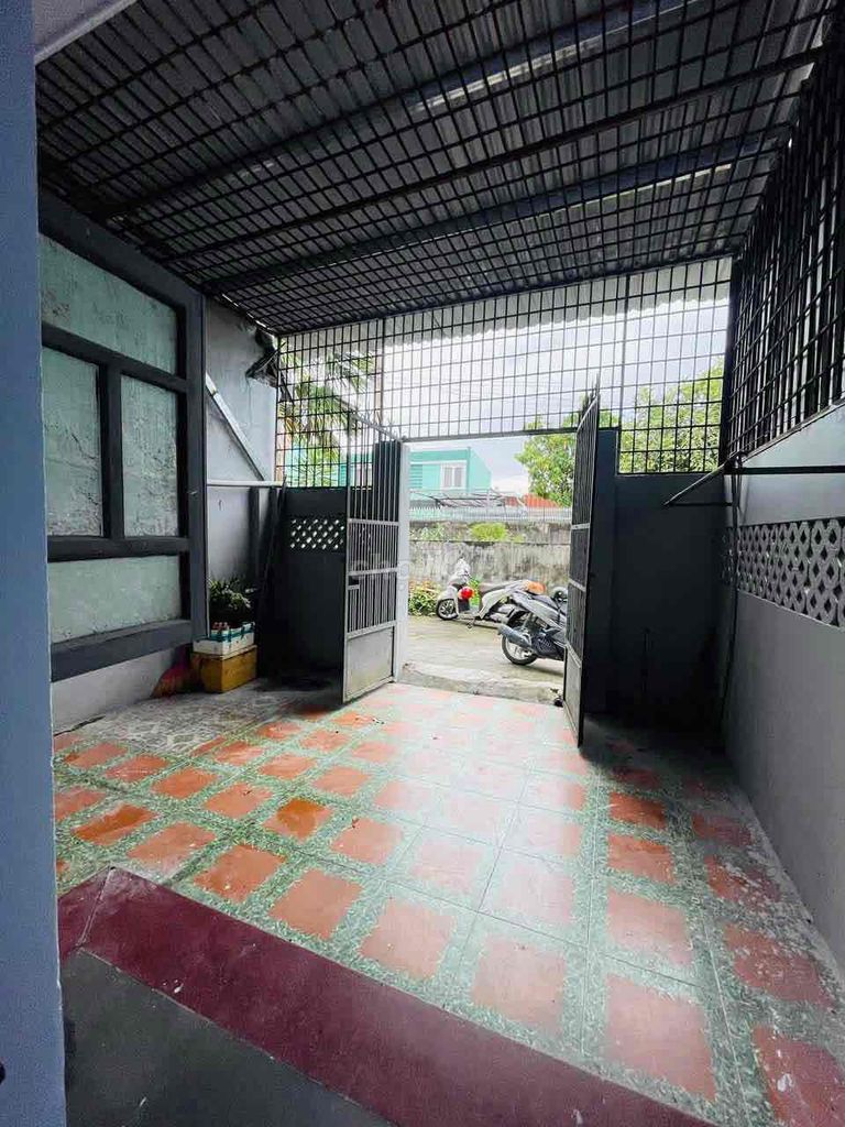26 Linh Đông Street right across the line, 100 meters, two bedrooms, eight million a month.