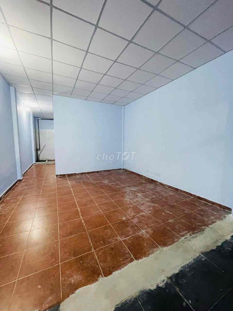 26 Linh Đông Street right across the line, 100 meters, two bedrooms, eight million a month.