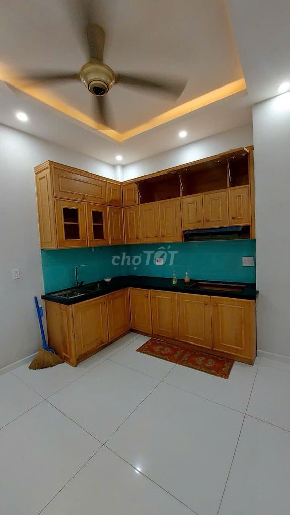 We'll rent a house for Nguyễn Xí homicide.