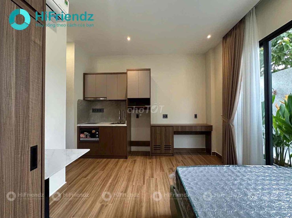 Rent a high-end apartment downtown in Bình Thạnh.