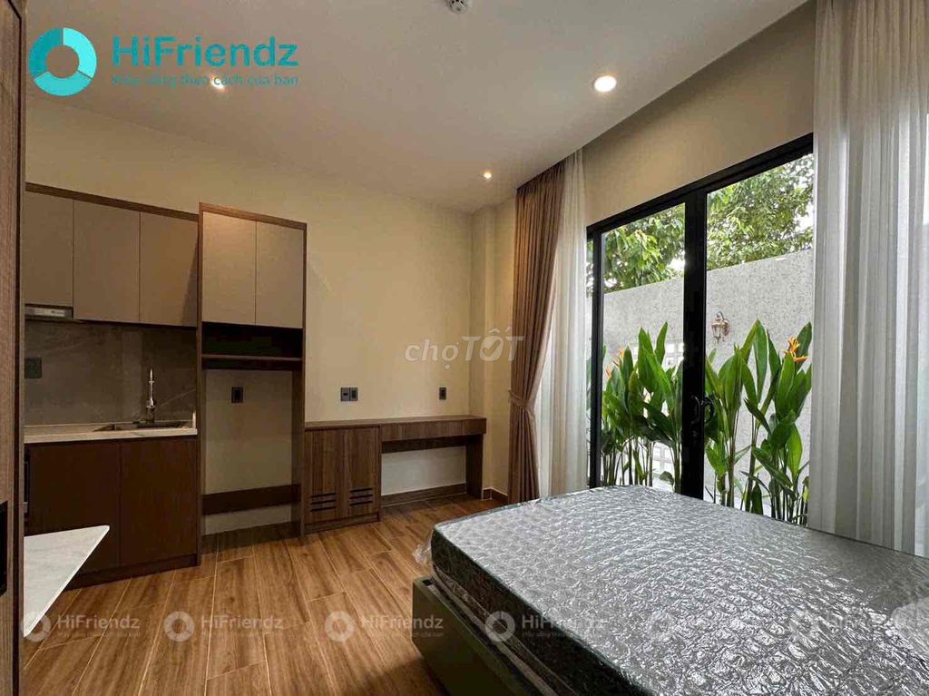 Rent a high-end apartment downtown in Bình Thạnh.