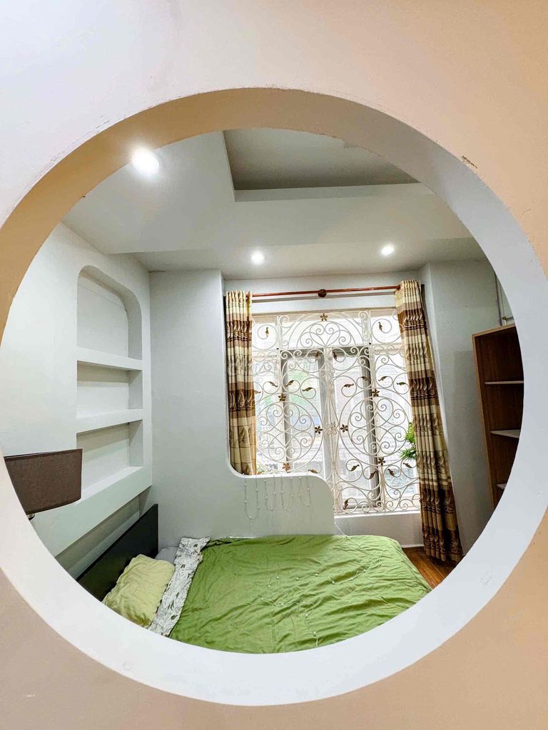 The 1st House sleeps. A PEP room, private washing machine near the T3 station.