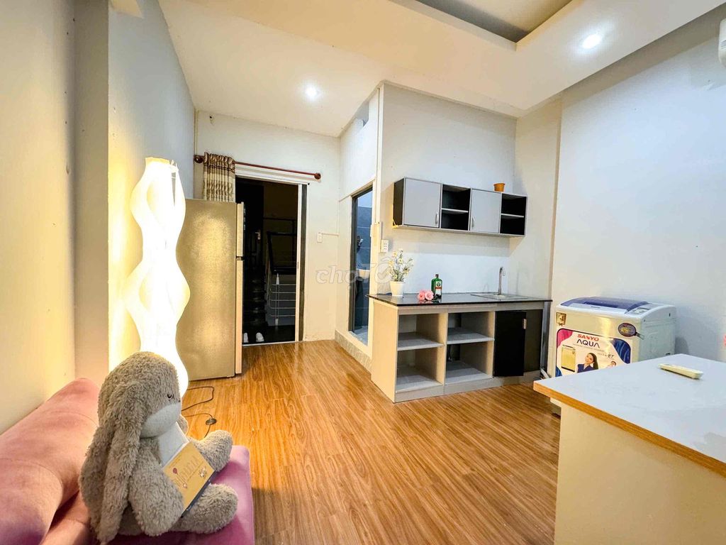 The 1st House sleeps. A PEP room, private washing machine near the T3 station.
