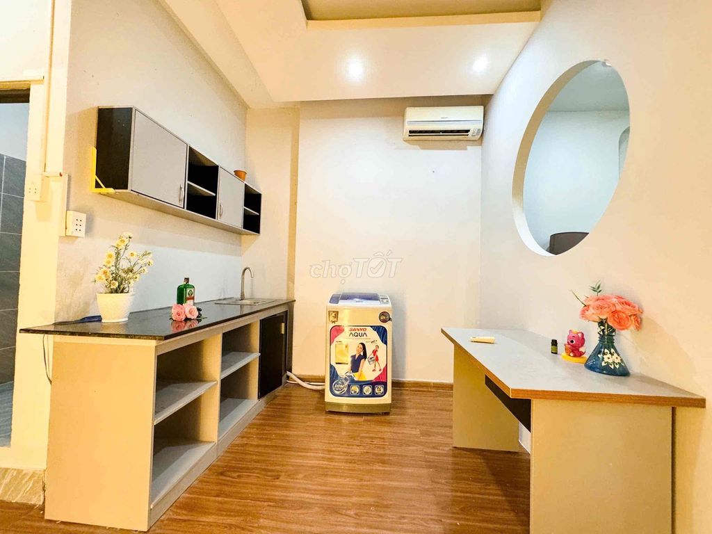 The 1st House sleeps. A PEP room, private washing machine near the T3 station.