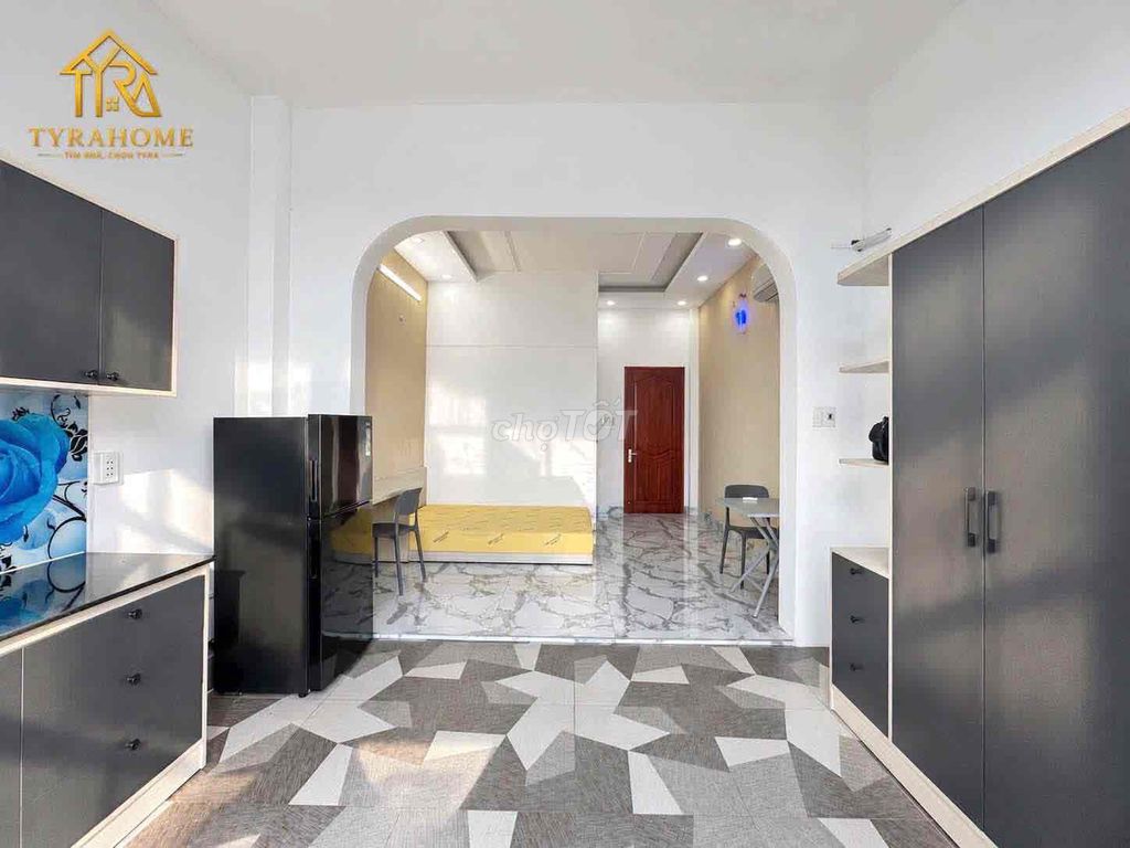 Open the apartment 40 meters right up by the market. She's killing District 1.