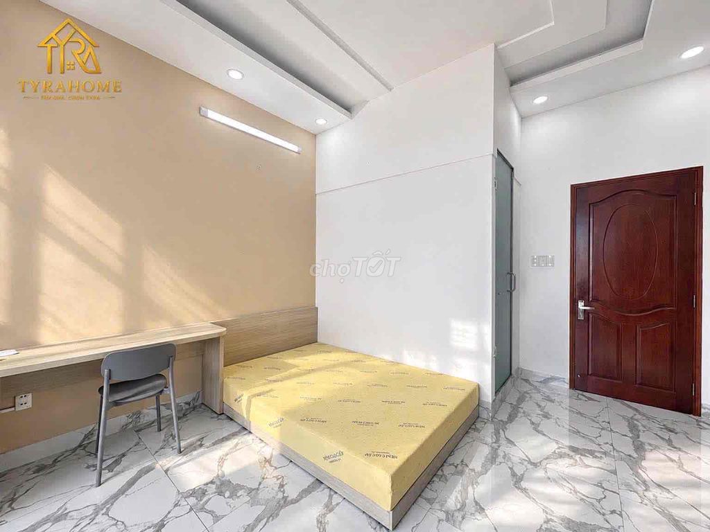 Open the apartment 40 meters right up by the market. She's killing District 1.
