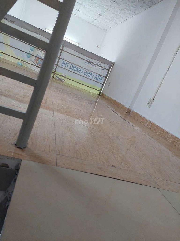 Rent the same original house. It's business-two floors x 39 meters -6 million a month.