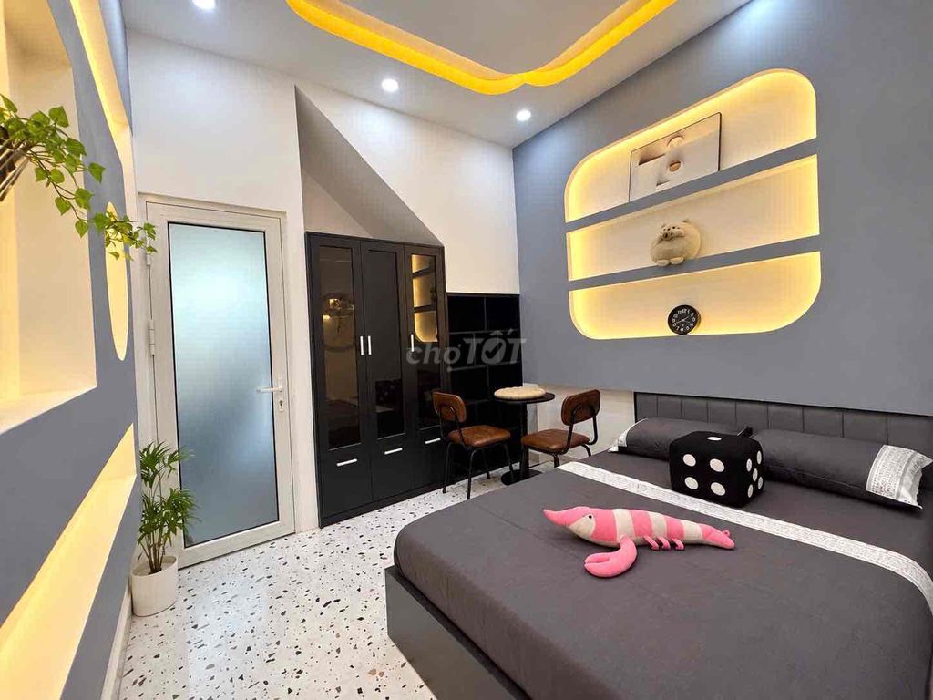 Open a kitchen room - mgr bordering 10th.