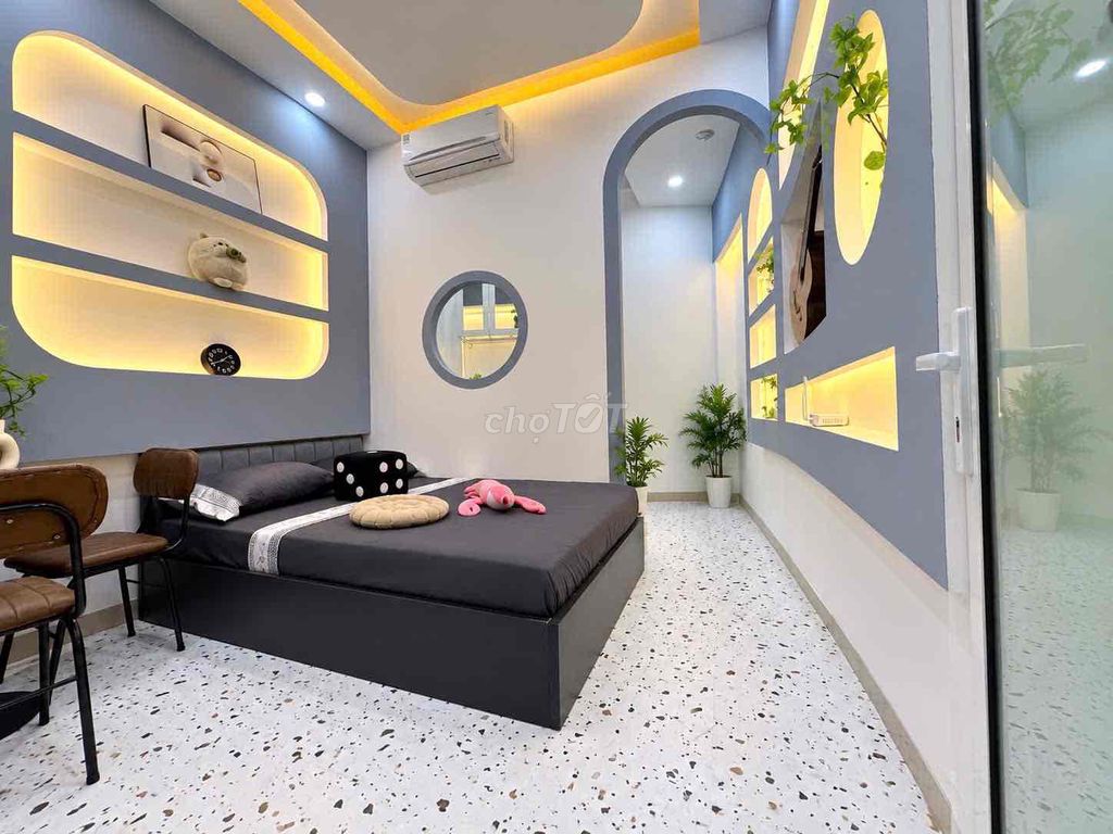 Open a kitchen room - mgr bordering 10th.