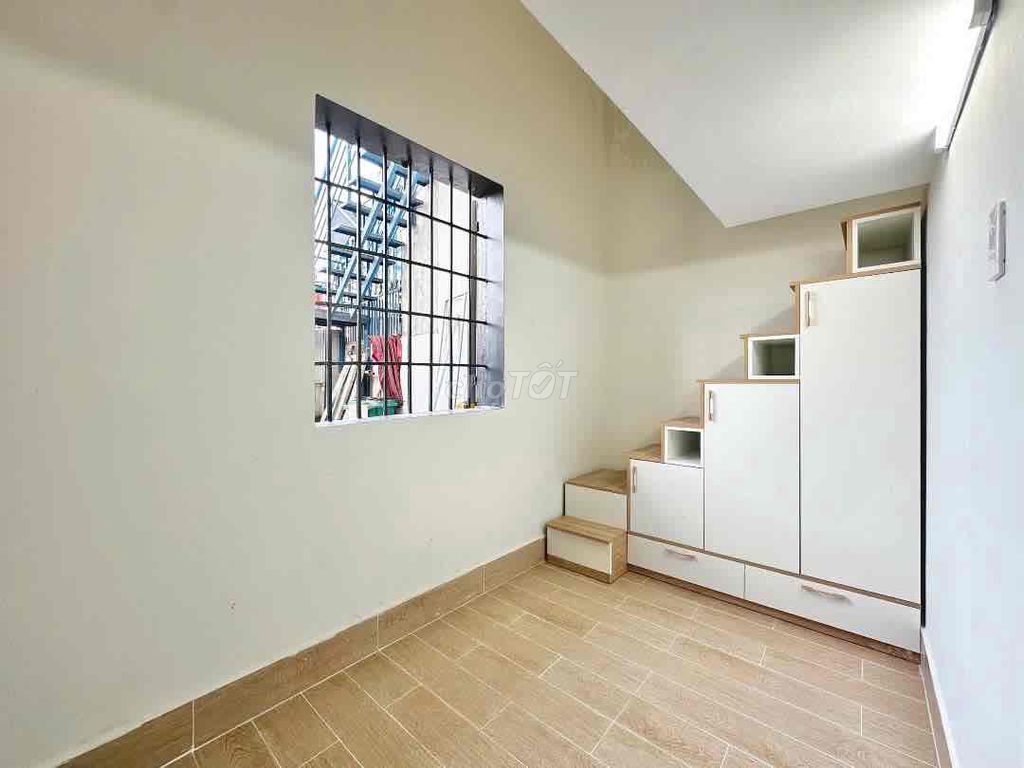 AAVA room full of beautiful furniture clears the K300 Republic window