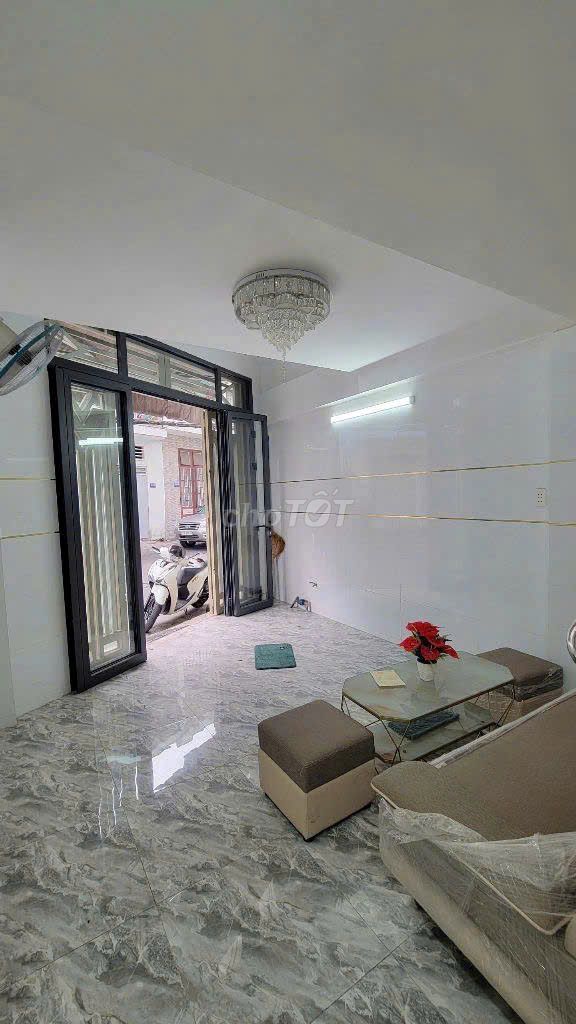 Nice new home. BLạc Long Quân, 4 floors, 4 bedrooms.