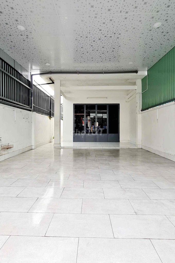 House 1 .1 .1 .2 bedrooms 5 x 25 meters ahead of the border