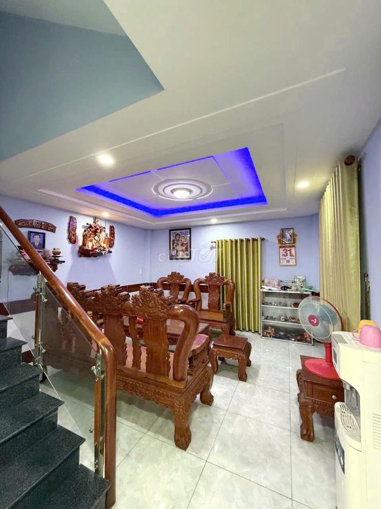 Rent a three-story nice new apartment full of alley interiors 12th.