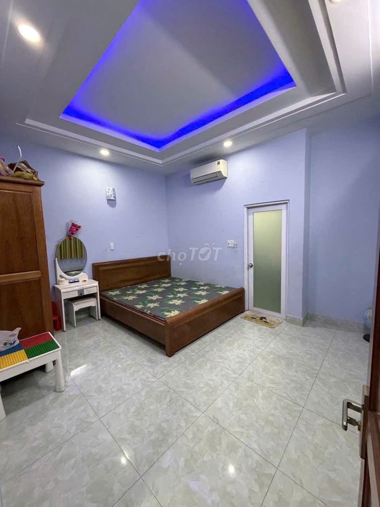 Rent a three-story nice new apartment full of alley interiors 12th.