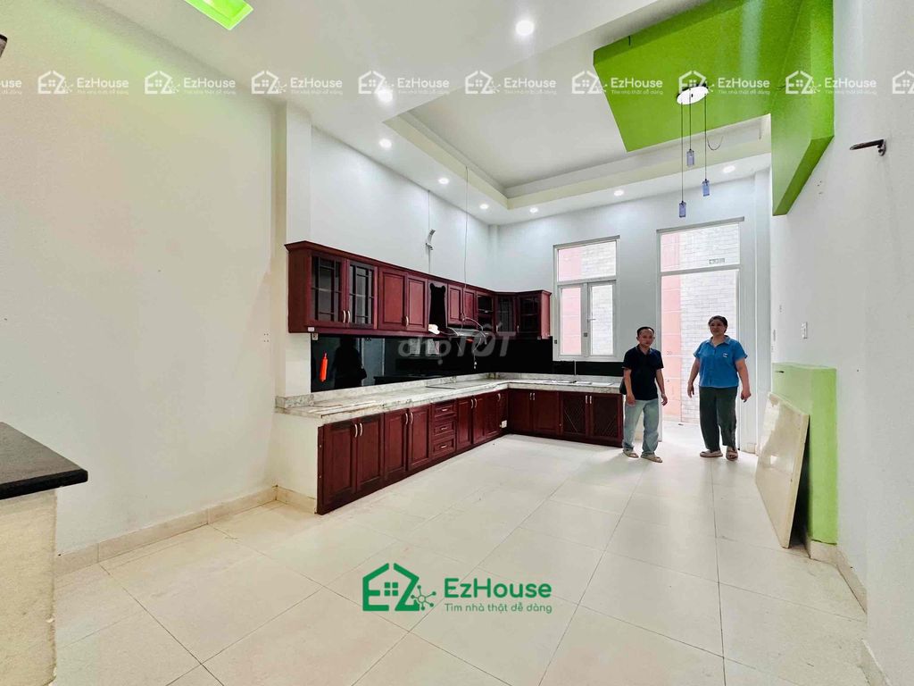 Rent the original six bedrooms in Parc Mall.
