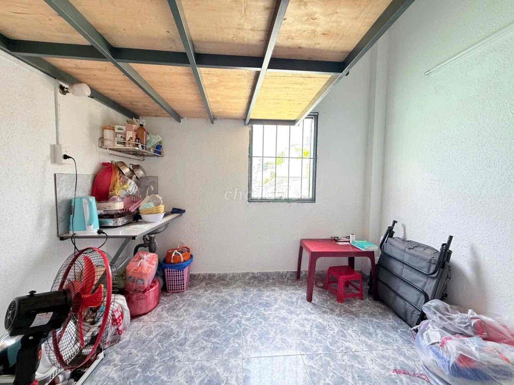 Room 0-8, Sky Window - Coopmart Phan Văn Hớn, Victory School
